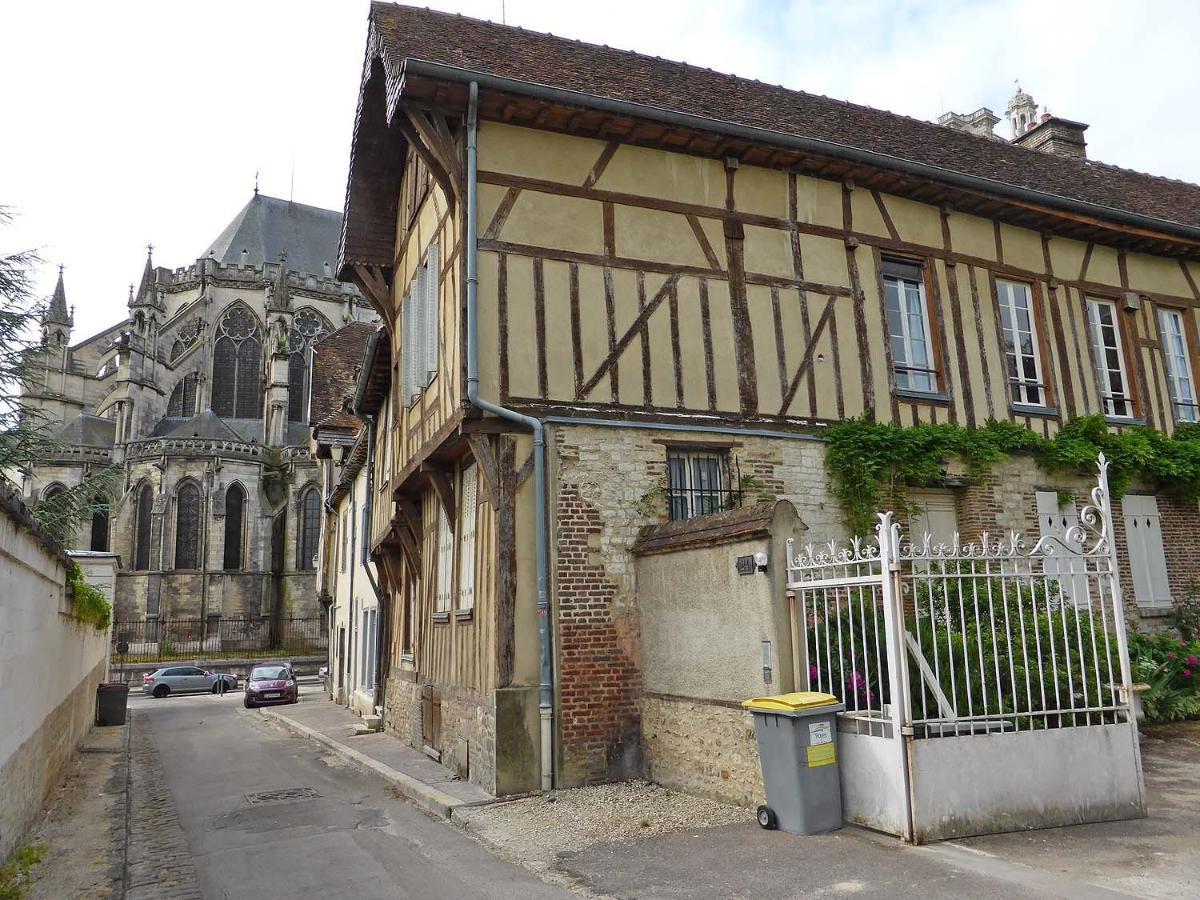 Appartamento Le Papillon de la Cathédrale - Calme - Jardin - Wifi Troyes Esterno foto